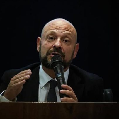 Ex-presidente do INSS culpa ministério pela fila e rebate demissão