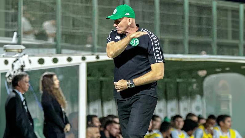 Chapecoense demite o técnico Gilmar Dal Pozzo