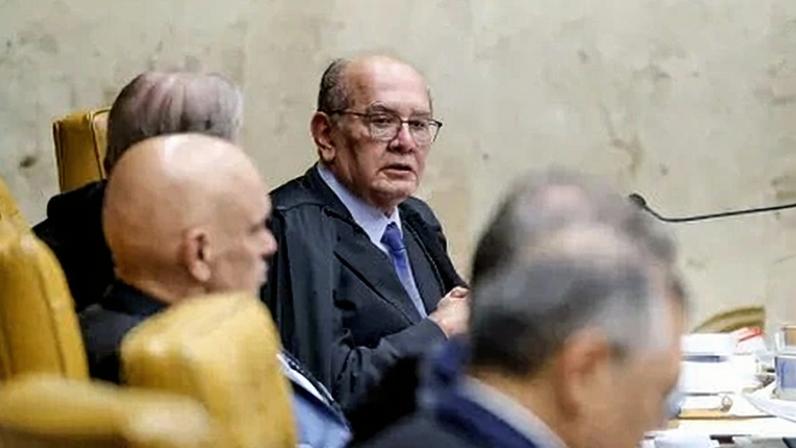 O ministro Gilmar Mendes em sessão plenária do STF
