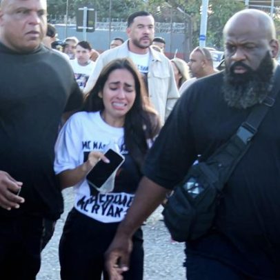 Esposa de MC Ryan chora ao saber que marido continua preso em SP