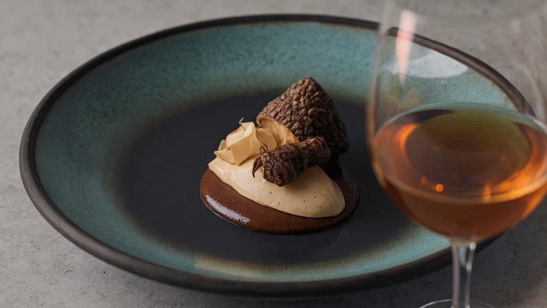 Jerusalem artichoke prepared, with a quince mousse and venison fat caramel, paired with Pfalz producer Oliver Zeter’s Goldschatz TBA