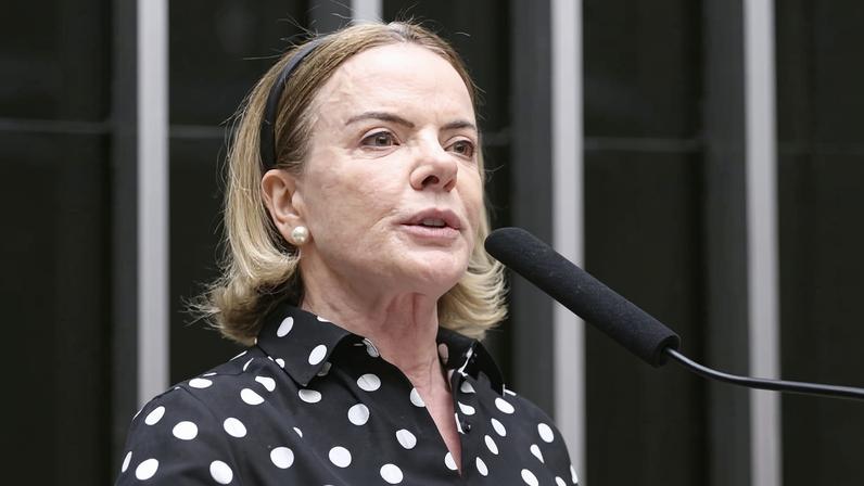 A deputada Gleisi Hoffmann durante sessão para analisar vetos de Lula ao PL da Dosimetria | Kayo Magalhães/Câmara dos Deputados