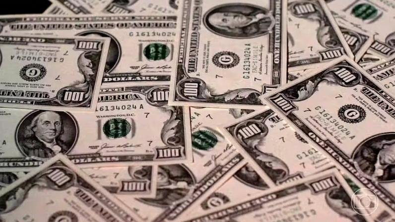 China reduz investimento no Tesouro dos EUA e derruba o dólar nos mercados globais — Foto: Jornal Nacional/ Reprodução
