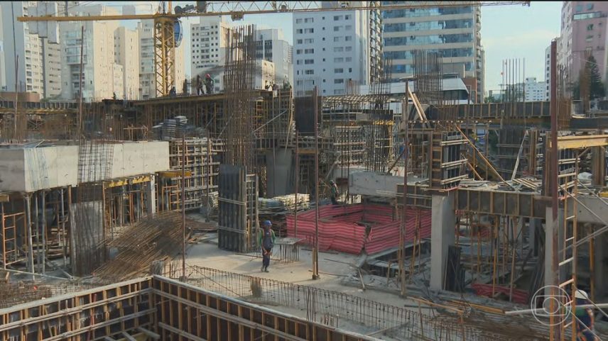 Efeitos da guerra no Oriente Médio chegam à construção civil, um dos setores mais importantes da economia brasileira — Foto: Jornal Nacional/ Reprodução