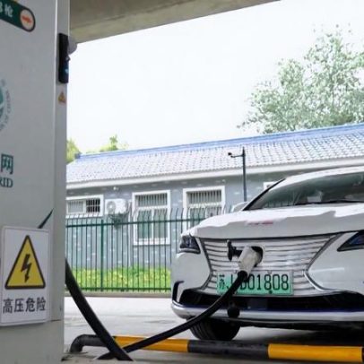 China busca reduzir dependência do petróleo com renováveis e carros elétricos