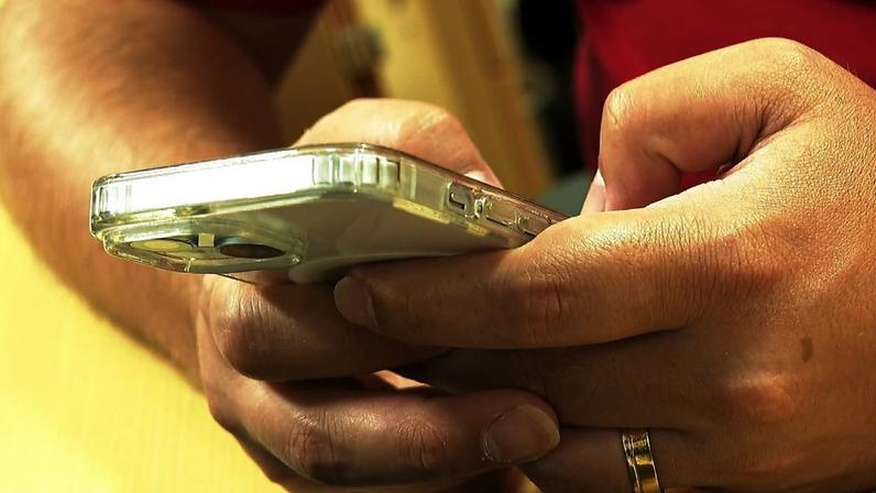 Trocar de telefone e comprar um carro mais caro são reflexos do crescimento da economia que não são sentidos por parte do eleitorado.