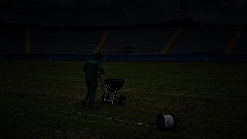 Gramado do Estádio do Café passa por melhorias — Foto: Divulgação/Fundação de Esportes de Londrina