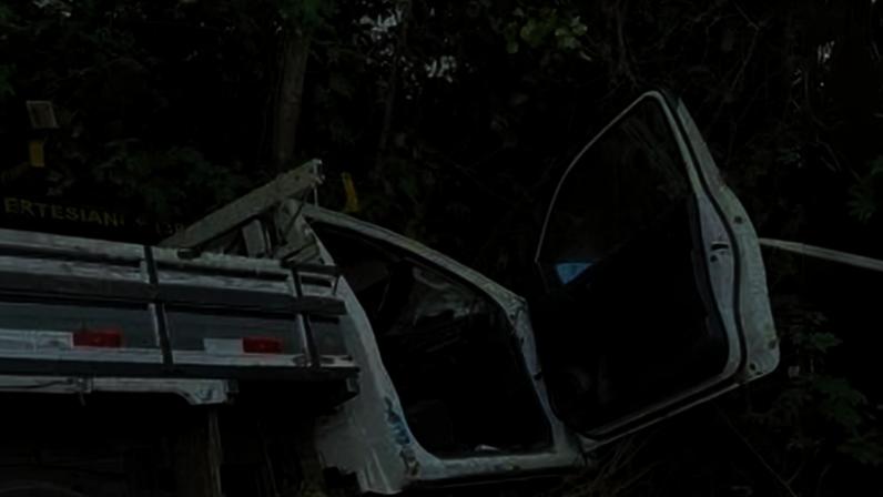 Grave acidente na MGC-122: motorista é socorrido de helicóptero após batida envolvendo caminhonete e caminhões