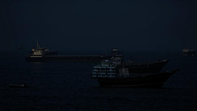Navios e barcos no Estreito de Ormuz, na costa de Musandam, Omã