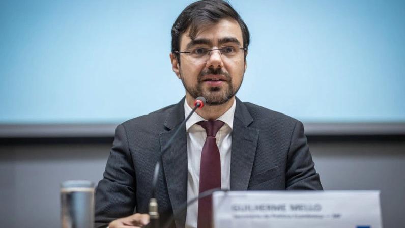 O secretário de Política Econômica, Guilherme Mello, durante entrevista a jornalistas