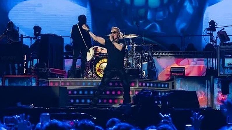 A turnê "Because What You Want and What You Get Are Two Completely Different Things" do Guns N' Roses passou por São Paulo, Florianópolis, Curitiba, Brasília e Cuiabá