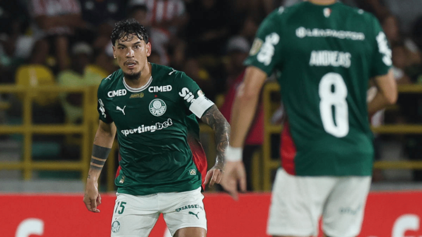 Gustavo Gómez em ação pelo Palmeiras na partida contra o Junior Barranquilla