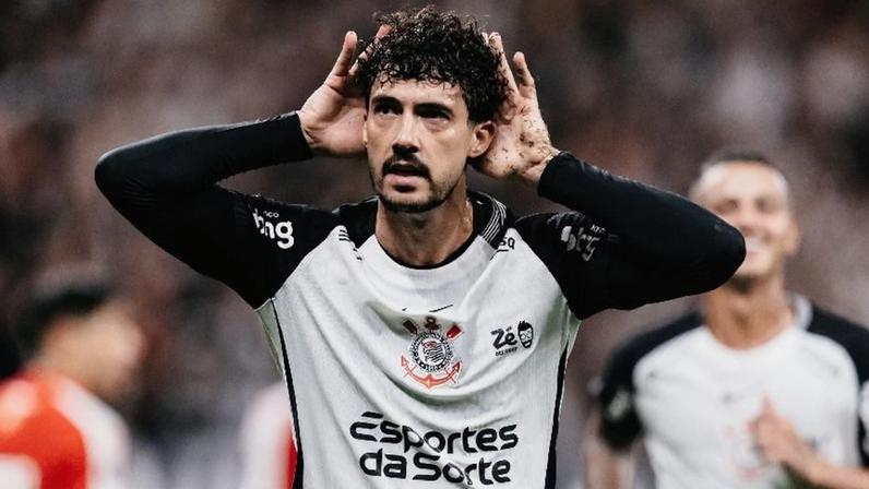 Gustavo Henrique celebra o segundo gol do Corinthians sobre o Santa Fé