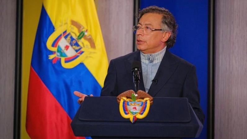 Petro anuncia processo por difamação contra Noboa