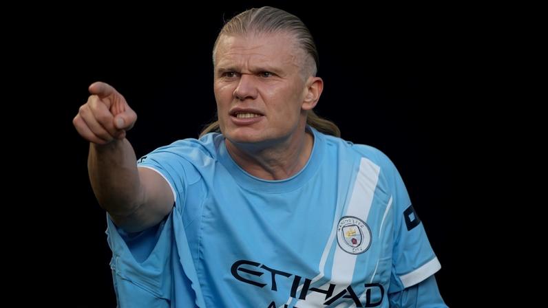Haaland em ação durante jogo entre Manchester City e Arsenal no Campeonato Inglês