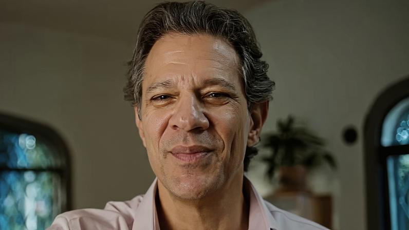 Haddad adota tom de campanha ao se reapresentar a eleitores em vídeos