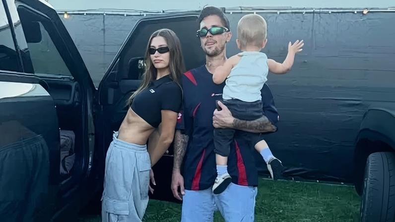 Hailey Bieber compartilhou fotos em família nos bastidores do Coachella