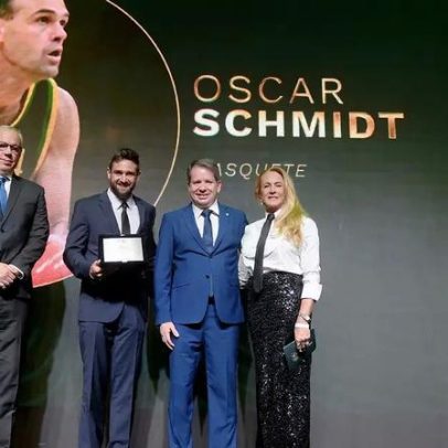 Oscar Schmidt recebe homenagem do COB, filho o elogia dias antes de morrer