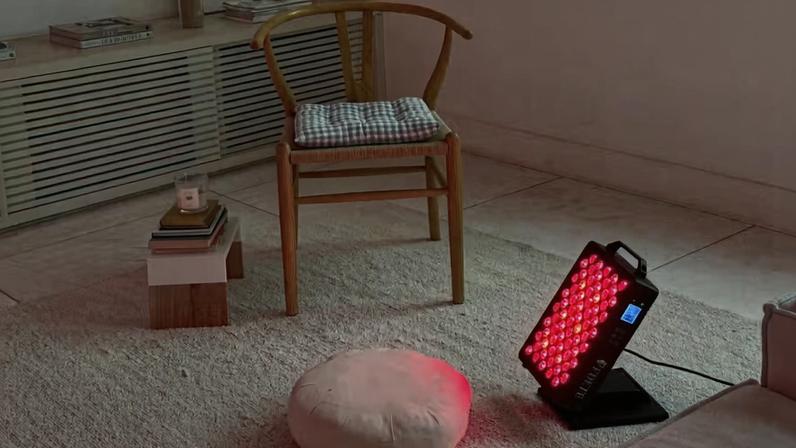 Terapia de luz vermelha funciona? Investigamos o tratamento que virou hype no TikTok — Foto: Reprodução/Instagram @dudaschietti