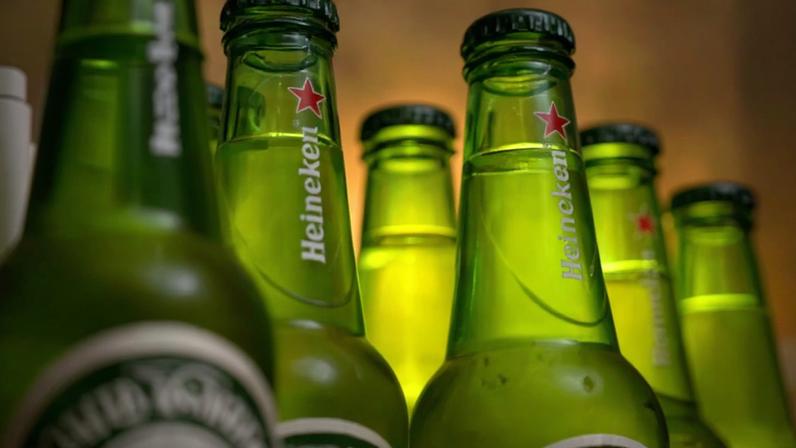 Garrafas da Heineken, principal concorrente da Ambev
