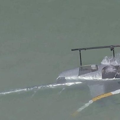 Helicóptero de passeio faz pouso forçado em praia no Rio de Janeiro