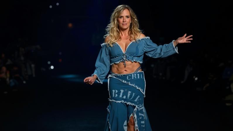 Helô Pinheiro no desfile da Blue Man no Rio Fashion Week