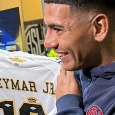 Zagueiro do San Lorenzo diz que vai enquadrar a camisa que ganhou de Neymar