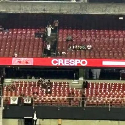 Telão no Morumbi mostra Crespo como técnico do São Paulo