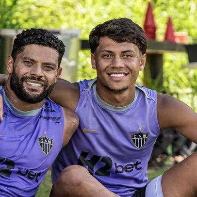 Hulk treina pela primeira vez com o filho na Cidade do Galo