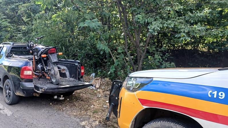 Homem é preso com moto adulterada transportada em caminhonete na MGC-122 em Porteirinha