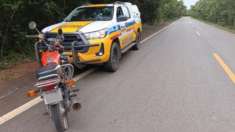 Homem é preso e moto clonada é apreendida durante operação Semana Santa 2026 na LMG-667