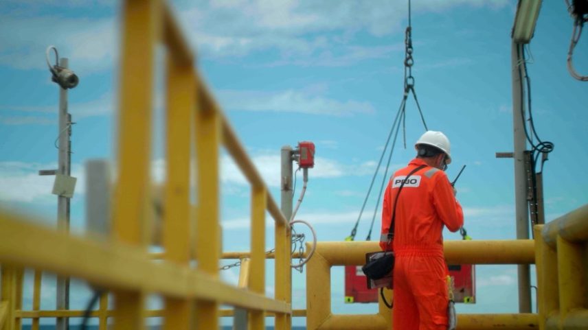 Funcionário em ativo da Prio — Foto: Divulgação