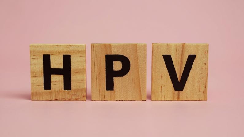 Países como a Austrália, que mantêm programas robustos de vacinação contra o HPV, reduziram drasticamente os casos de câncer de colo de útero