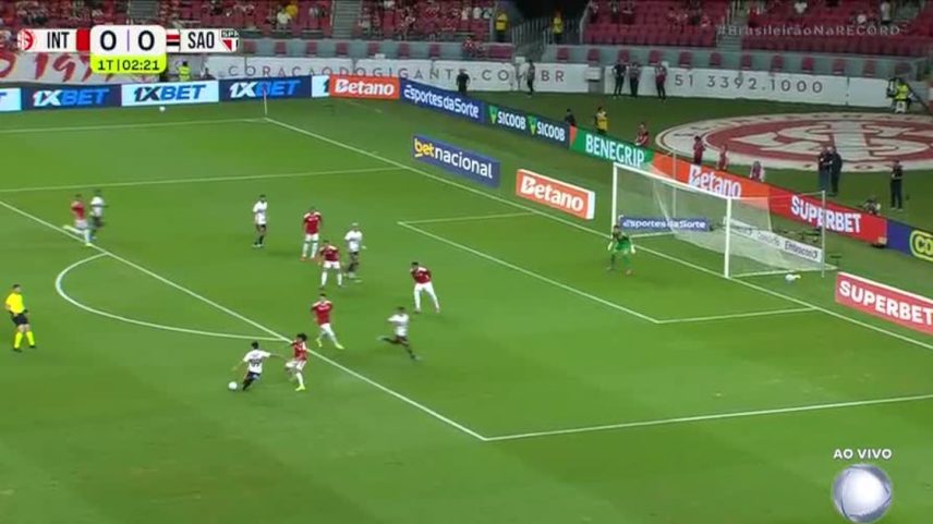 Artur faz chute colocado e exige defesa sólida de Anthoni no início da partida