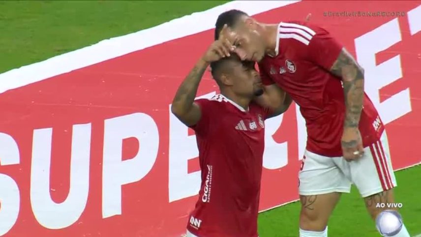 Inter abre o placar com gol de Alerrandro após jogada trabalhada