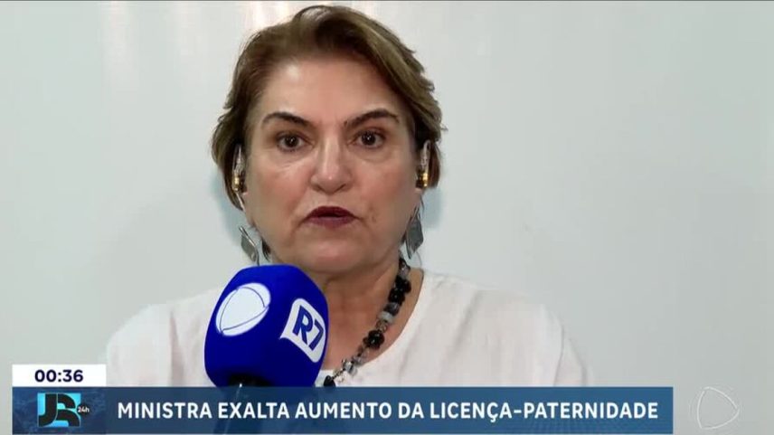 Ministra das Mulheres comemora sanção da lei que aumenta a licença paternidade