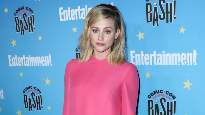 Lili Reinhart revela pedido de diretor: mandou encolher a barriga