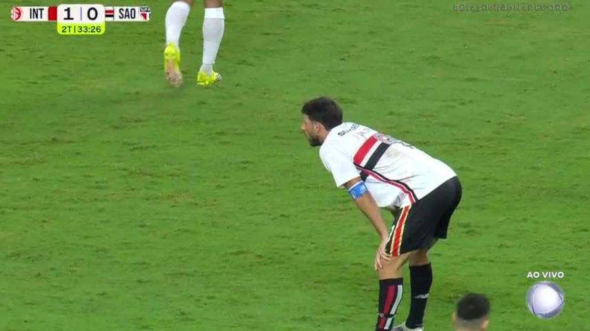 Calleri tem grande chance no segundo tempo, mas isola