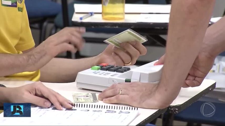 Ocupantes de cargos públicos devem deixar as funções até este sábado (4) para disputarem a eleição