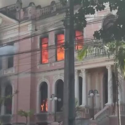 Incêndio atinge prédio histórico do Instituto Estadual de Educação em Paranaguá