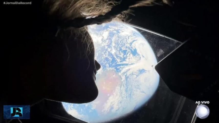 Artemis II: astronautas percorrem quase 300 mil quilômetros, metade do caminho até a Lua