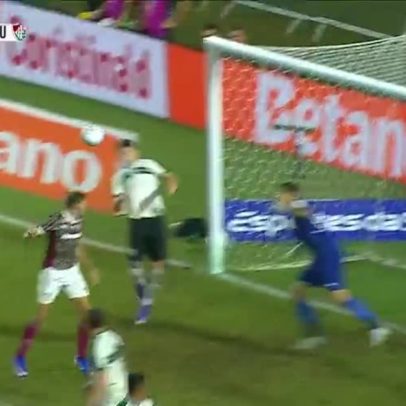 Tiago Cóser evita chute de Ganso perto da linha e salva o Coritiba