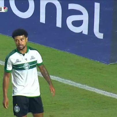 Ronier e Jonatan bagunçam a zaga do Fluminense com tabela de almanaque