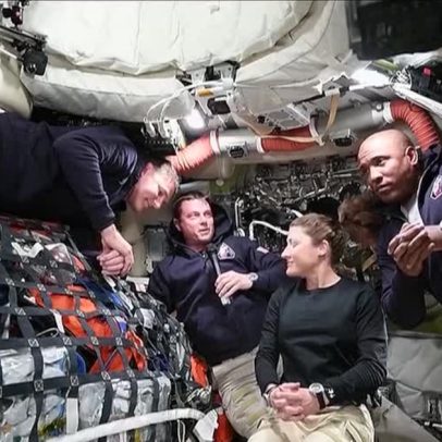 Astronautas da Nasa chegam ao ponto mais distante já alcançado fora da Terra