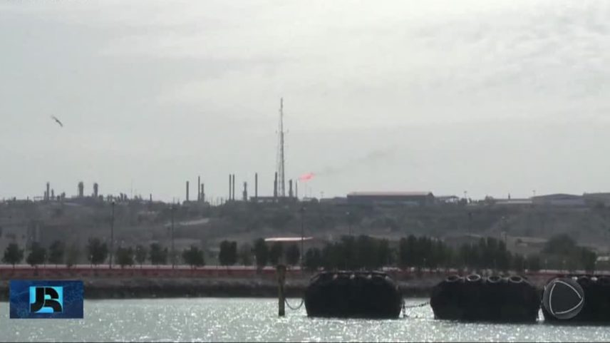 Irã limita tráfego no estreito de Ormuz e sinaliza cobrança de pedágio para passagem de navios