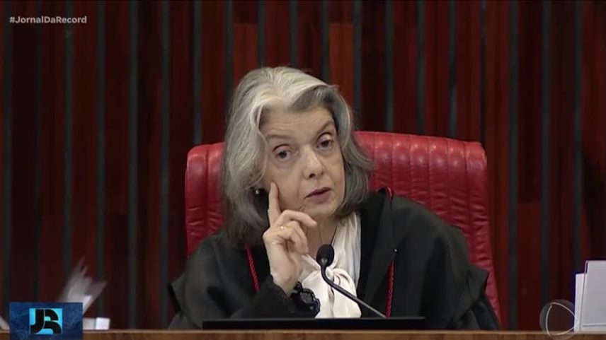 Ministra Cármen Lúcia anuncia que vai antecipar saída da presidência do TSE