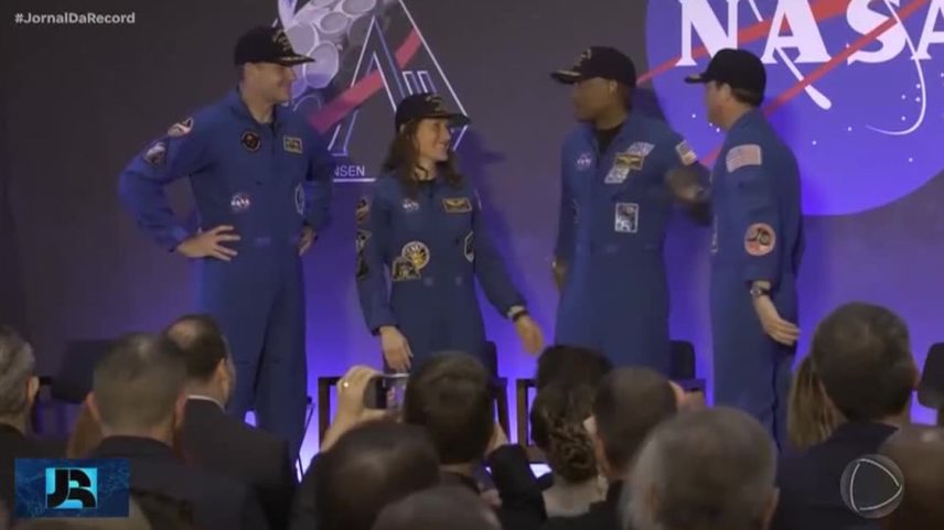 Astronautas da Missão Artemis 2 vão a Houston para encontrar familiares