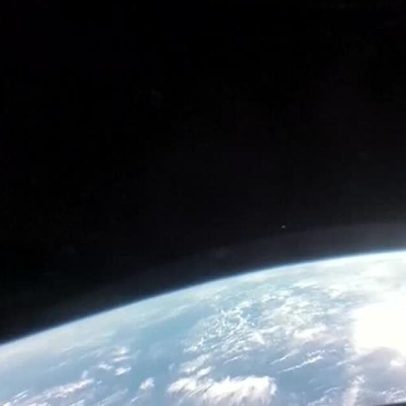 Artemis 2: cápsula Orion entra na atmosfera para pouso