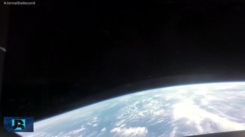 Missão Artemis 2: cápsula Orion entra na atmosfera terrestre em procedimento de pouso