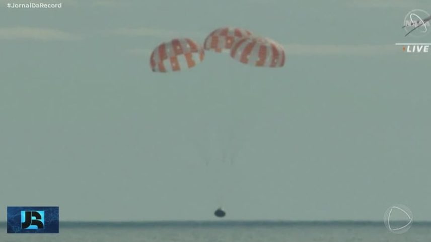 Astronautas da missão Artemis II retornam à Terra após viagem histórica